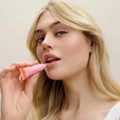 Lavera Enzyme Boost Lip Exfoliator - Huulikuorinta 9 ml