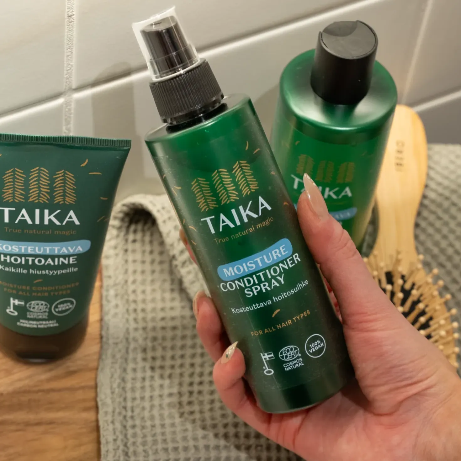 Taika Kosteuttava Hoitosuihke Hiuksille 200 ml
